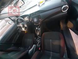 نيسان فيرسا